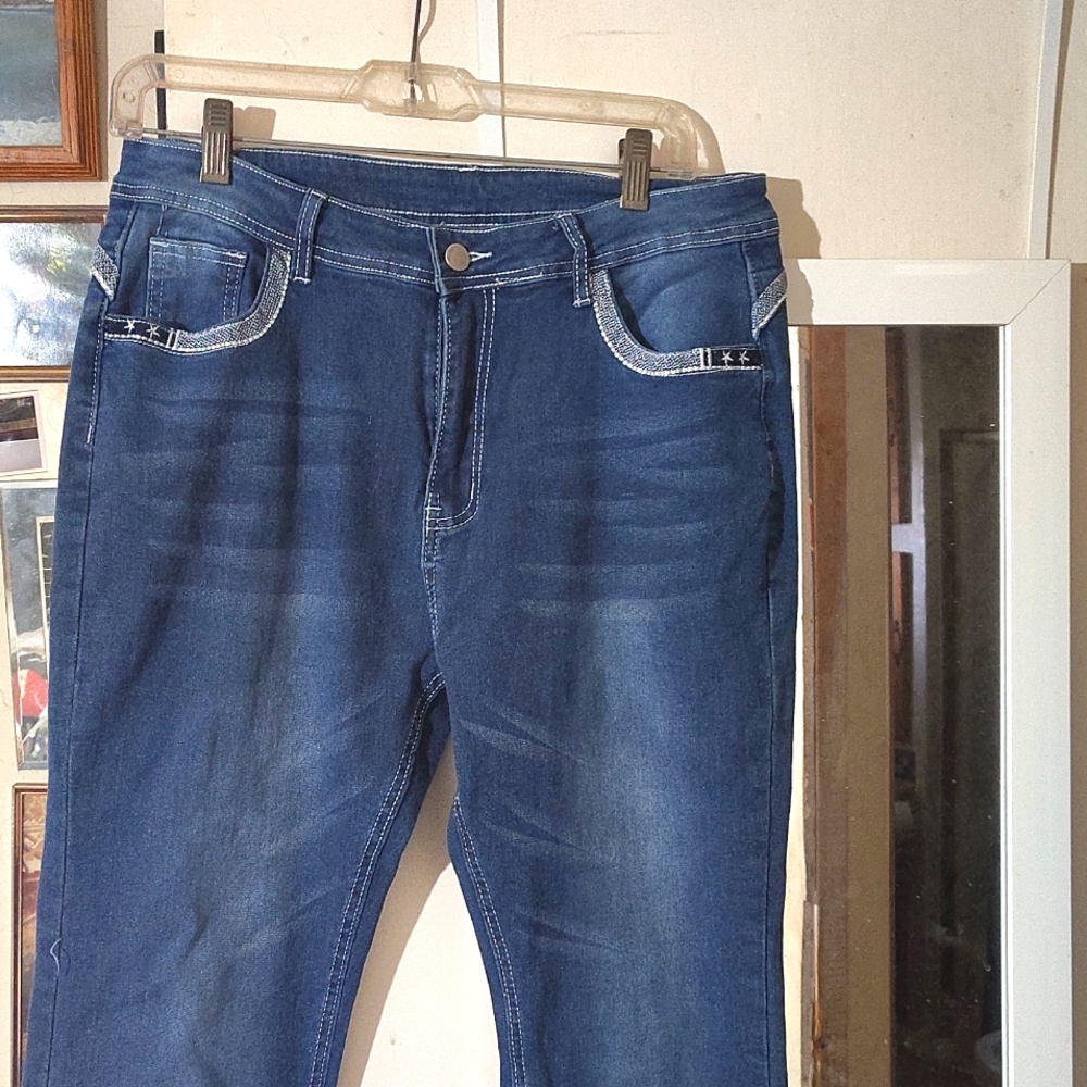 ⭐Butt Lufting Jeans (12) Great Flattering Fit. NWOT - Picture 2 of 4